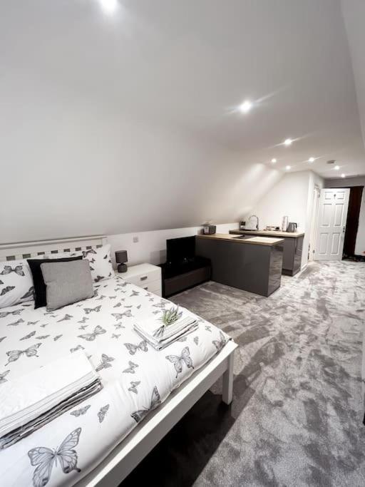 Aviary Lodge Hurn 외부 사진